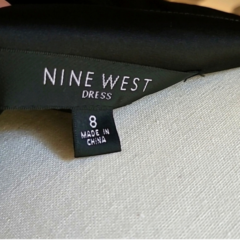 New Nine West satin cocktail dress. Beautiful seams & fishtail bottom. Size 8. - Picture 8 of 8